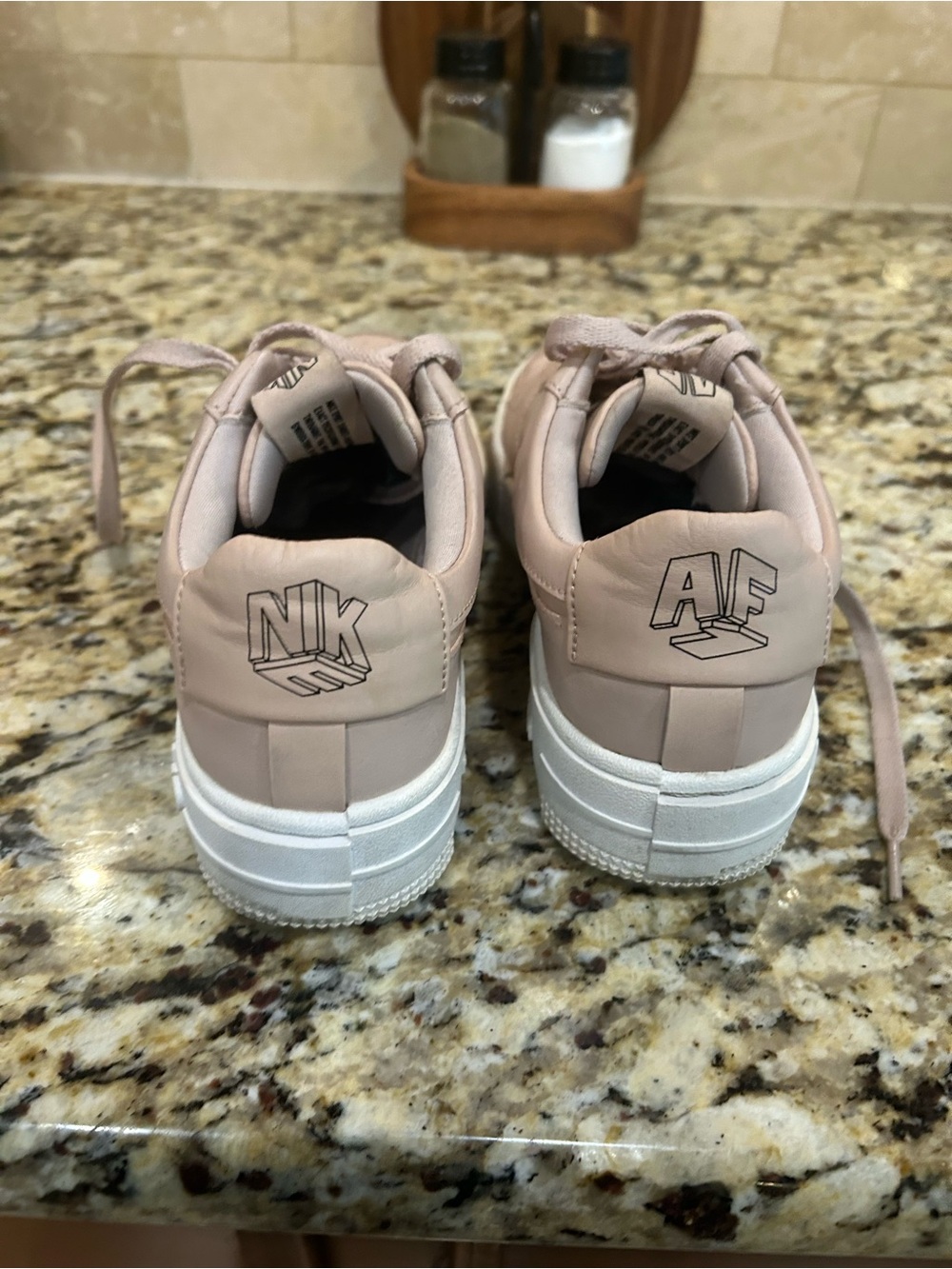 Nike Air Force 1 Pixel Athletic Lace Up Platform Shoe Women’ 6.5 Beige Pink - Picture 2 of 9